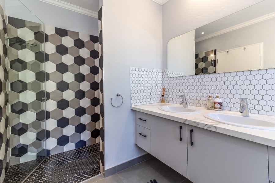 To Let 3 Bedroom Property for Rent in Pearl Valley at Val de Vie Western Cape